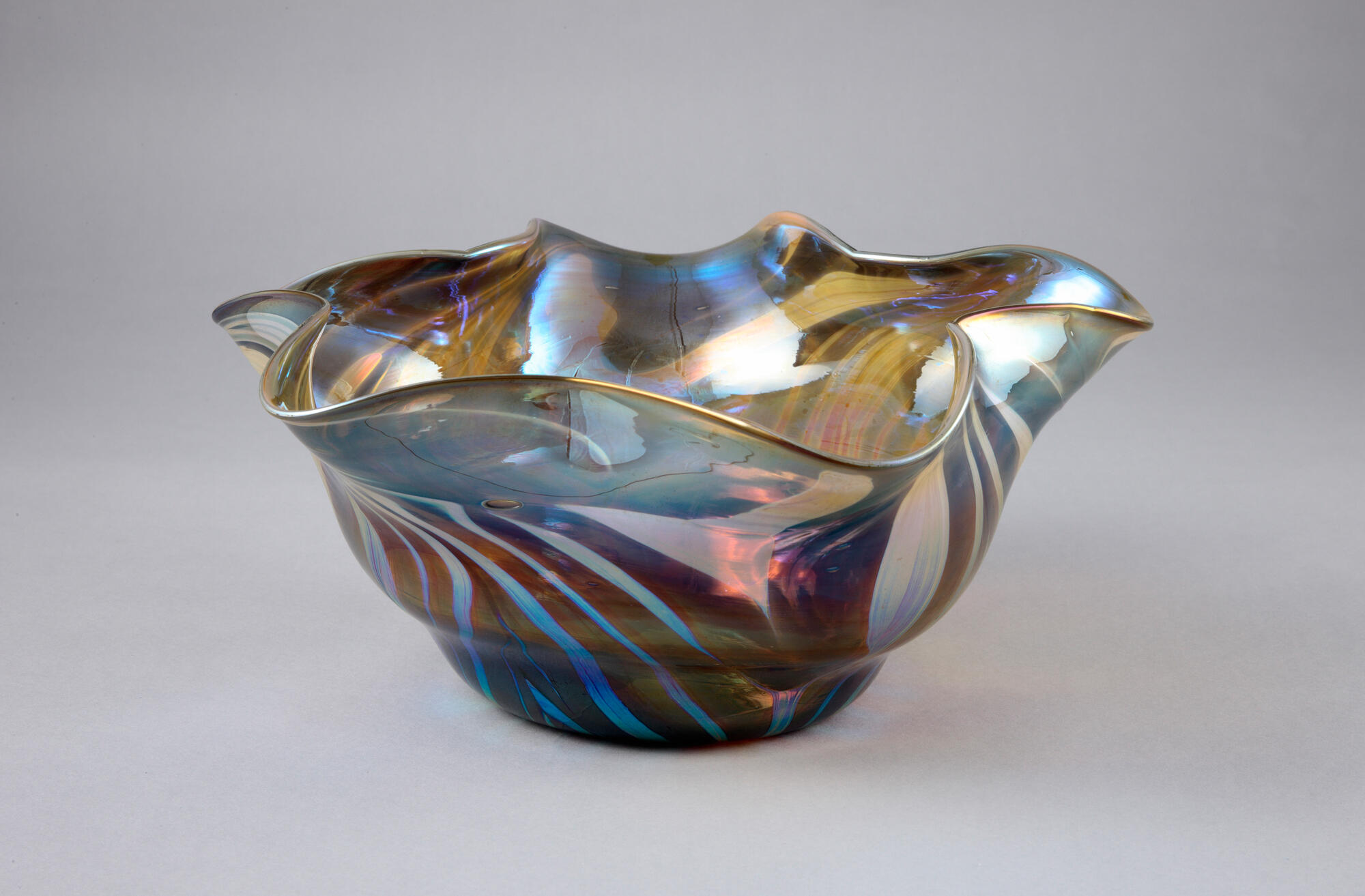 Bowl, ca. 1893, glass, overall: 5 1/4 x 11 1/4 x 10 3/4 in. (13.3 x 28.6 x 27.3 cm); Purchased with funds provided by the Audrey Hillman Fisher Foundation, 2007.41.